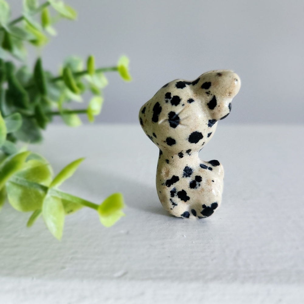Dalmation jasper deer or reindeer - mini crystal carving - Picture 3 of 6